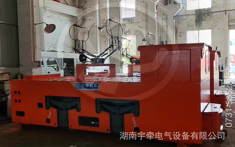 14噸架線式電機(jī)車(chē)發(fā)貨.jpg