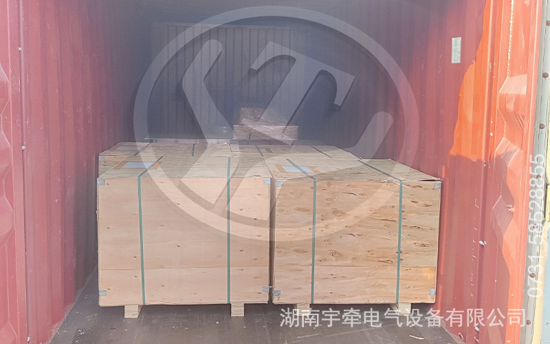 一批礦用蓄電池電機(jī)車(chē)配件出口海外